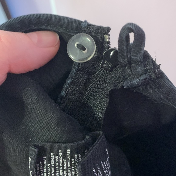 3/25$ H&M skirt - Picture 7 of 7